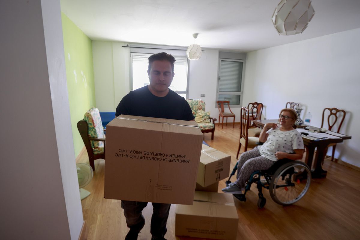 Cesar augusto y su madre, victimas de una estafa inmobiliaria