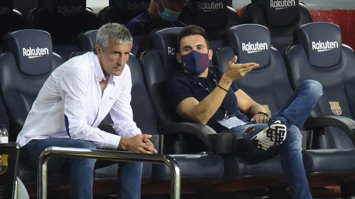 Setién y su ayudante Eder Sarabia durante el Barça-Osasuna del Camp Nou.