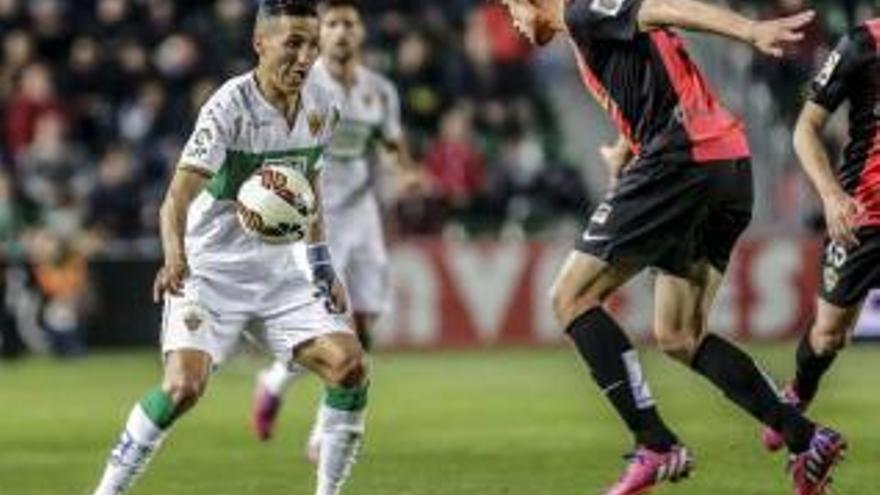 Fayçal Fajr durante un partido la pasada temporada con la camiseta del Elche.