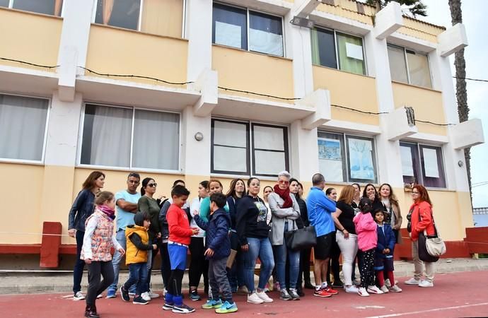 05/04/2019 TELDE.  Concentración de padres y madres por el mal estado del CEIP Principe de Asturias. Fotógrafa: YAIZA SOCORRO.  | 02/04/2019 | Fotógrafo: Yaiza Socorro