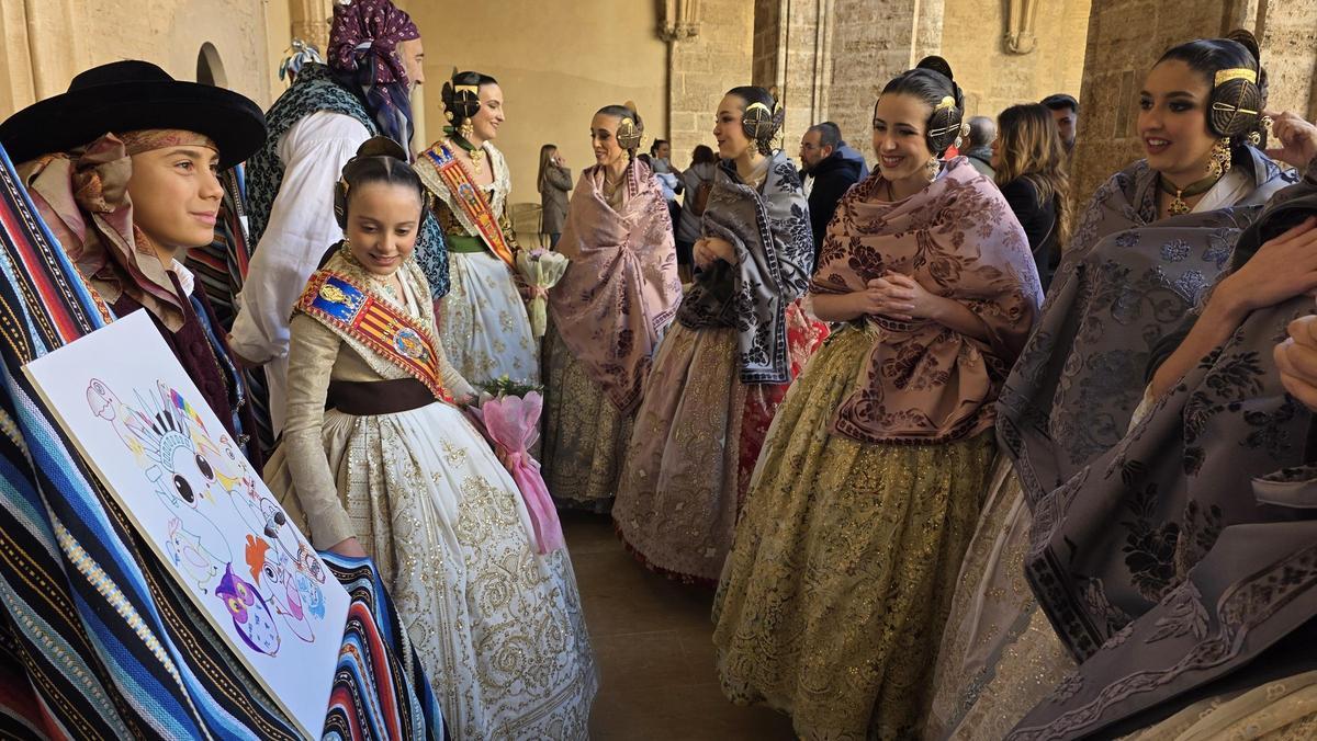 Las comisiones del Carmen reciben a Carmen (y la corte)