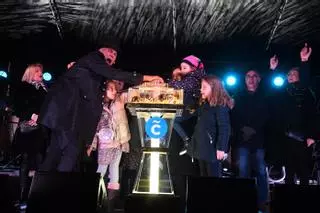 Luz de Navidad en A Coruña, sonrisa de las niñas