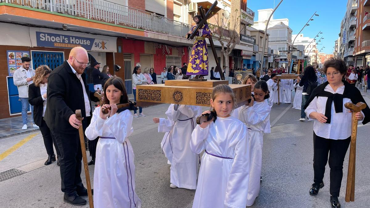 Una procesión infantil recorre las calles de Pilar de la Horadada esta Semana Santa de 2023