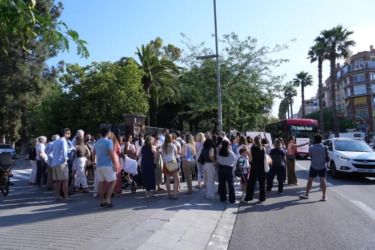 Familias del colegio de las Teresianas de Ganduxer protestan contra el proyecto de nuevo museo de Gaudí