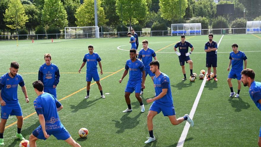 Rubén Domínguez comienza a moldear al nuevo Pontevedra CF