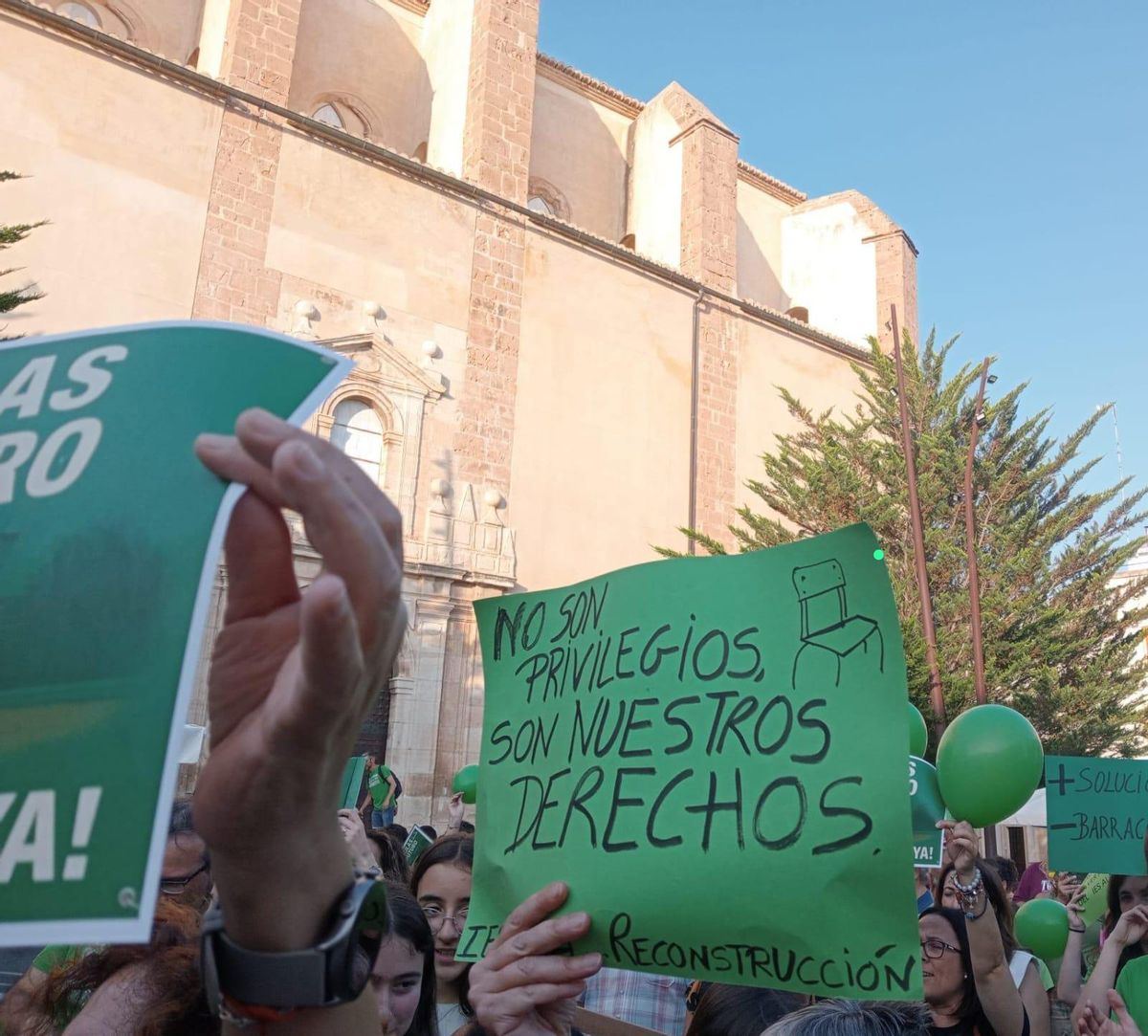 "No son privilegios, son nuestros derechos".