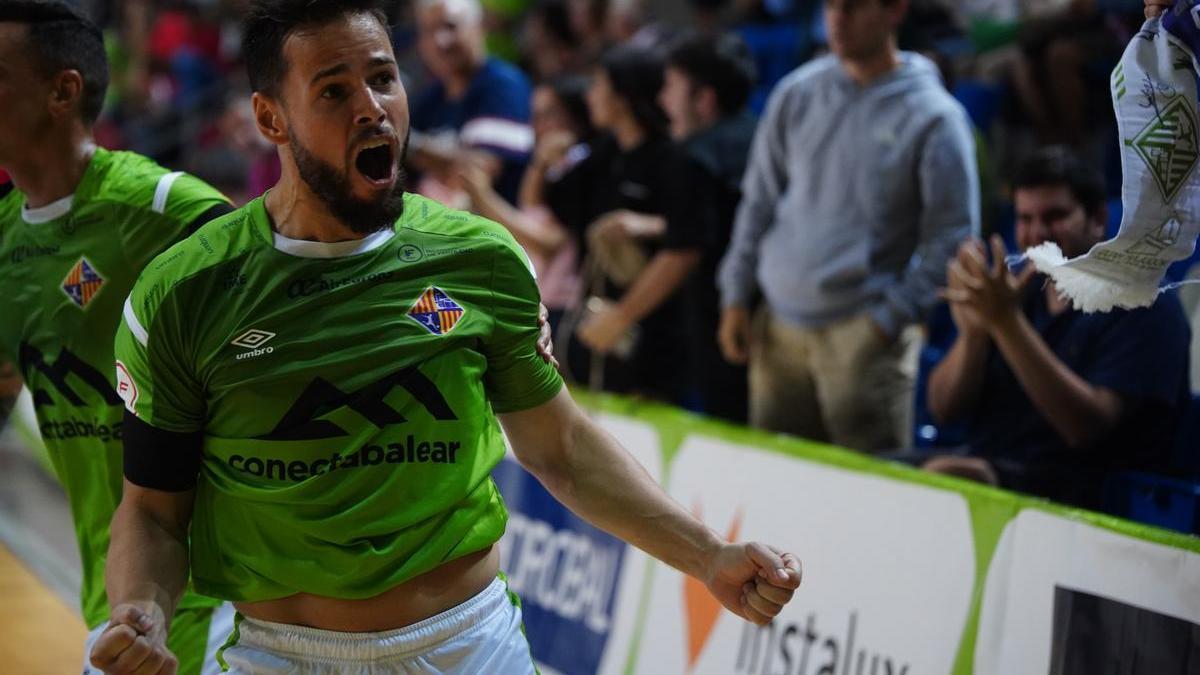 Marlon celebra el 2-1 a favor del Palma Futsal