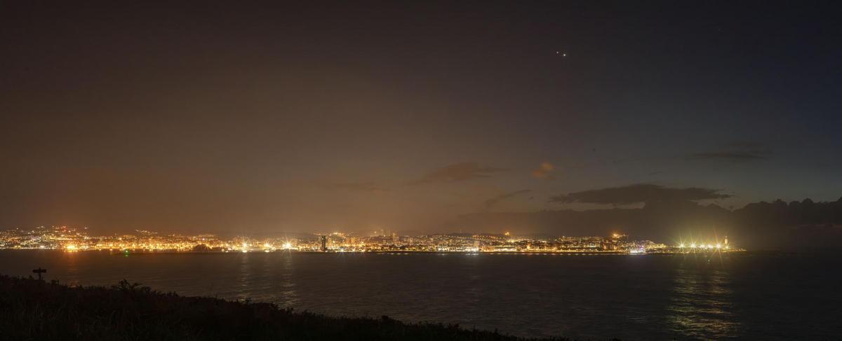 Conjunción de Venus y Júpiter en A Coruña el 1 marzo de 2023.