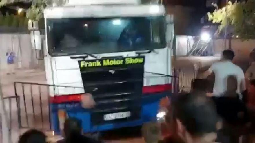 Un camión fuera de control provoca heridos leves en un espectáculo en Canet