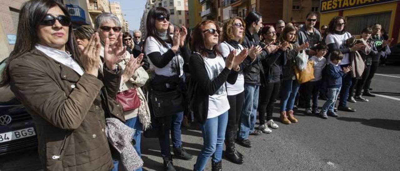 Concentración en Castelló contra un episodio que hubo de envenenamiento.