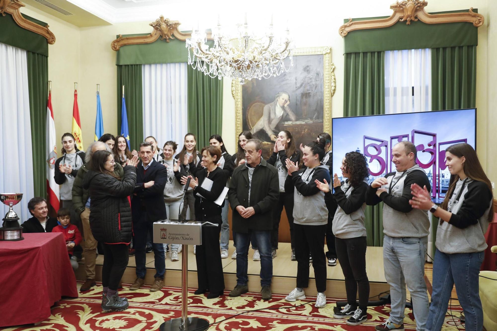 La recepción en el Ayuntamiento a las jugadoras del Telecable Gijón, en imágenes