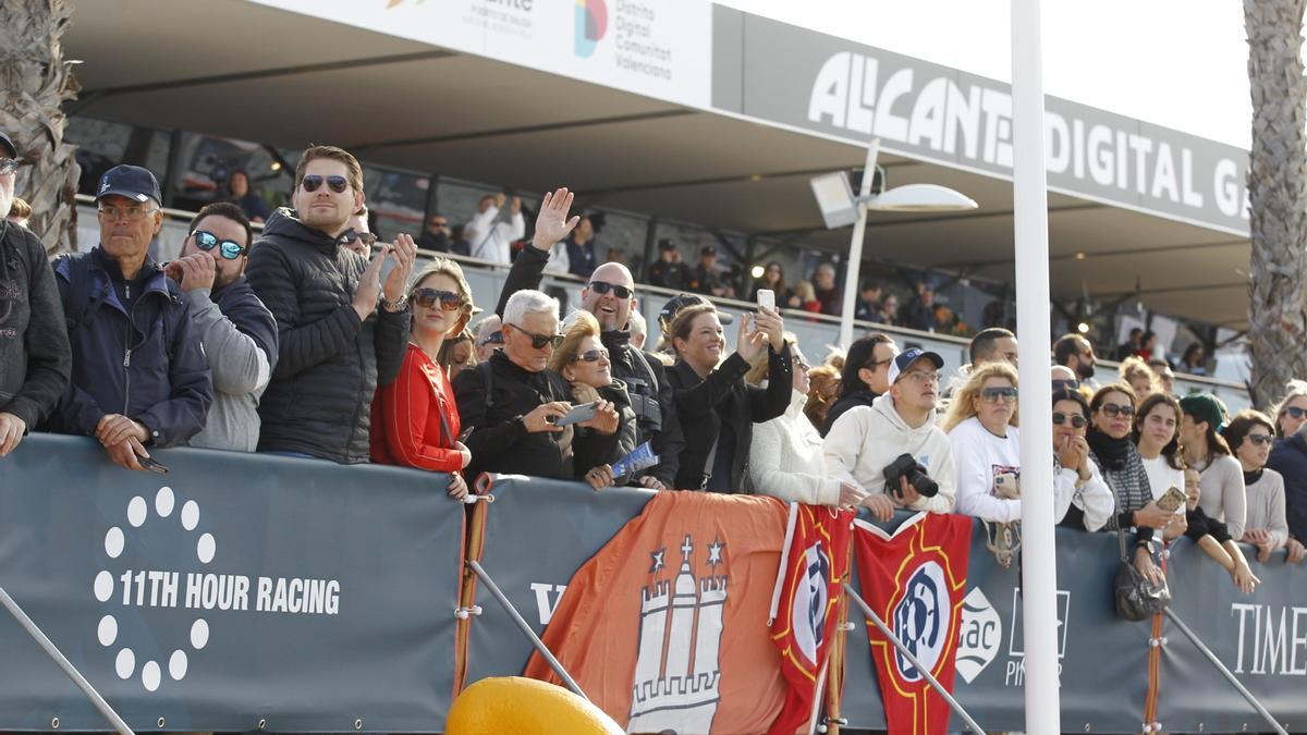 Imagen del público esperando a la salida de los primeros veleros en la Ocean Race