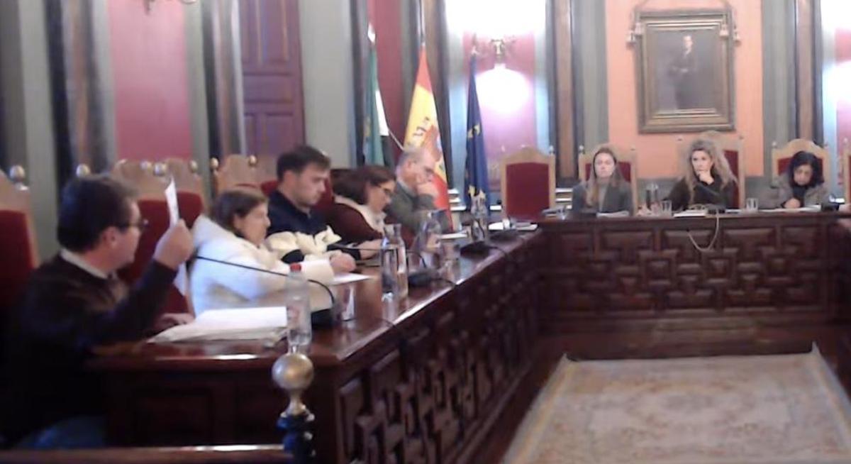 El concejal no adscrito, Juan Manuel Mariscal, en el pleno de Trujillo