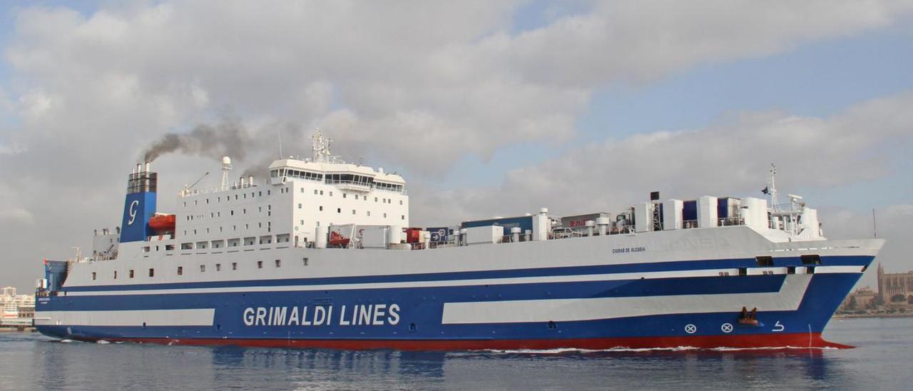 El buque saliendo por primera vez del puerto de Palma con el nombre de ‘Ciudad de Alcudia’.