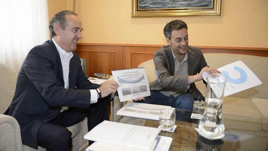 El presidente del Puerto coruñés y el alcalde, Xulio Ferreiro, en una de sus primeras reuniones en 2015.