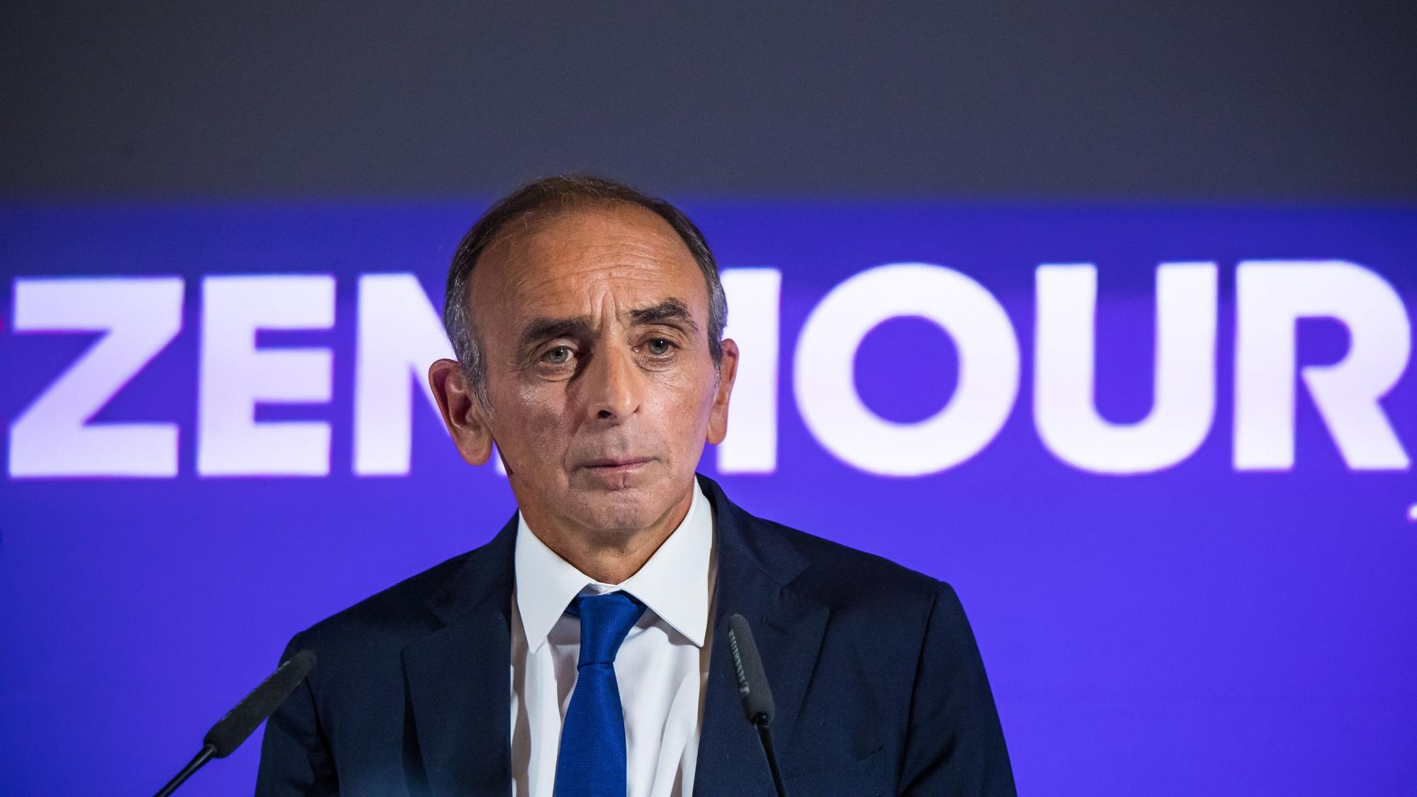 El candidato a las presidenciales francesas, Eric Zemmour, en una rueda de prensa en París