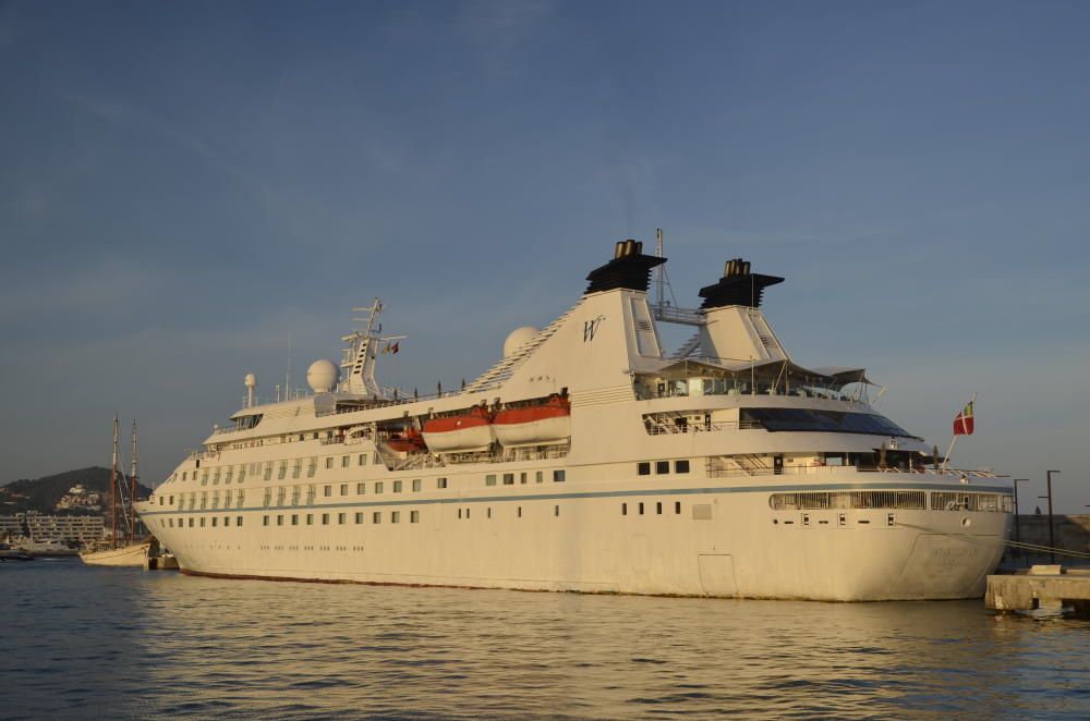 El exclusivo crucero Star Legend, de la naviera Wind Star Cruises, apareció en la película del año 1997 'Speed 2'.