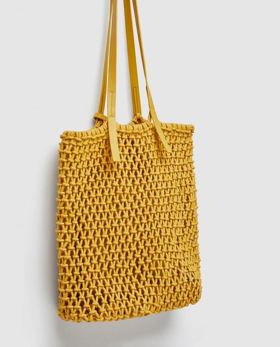 Bolso shopper de tejido nudos de Zara. (Precio: 25, 95 euros)