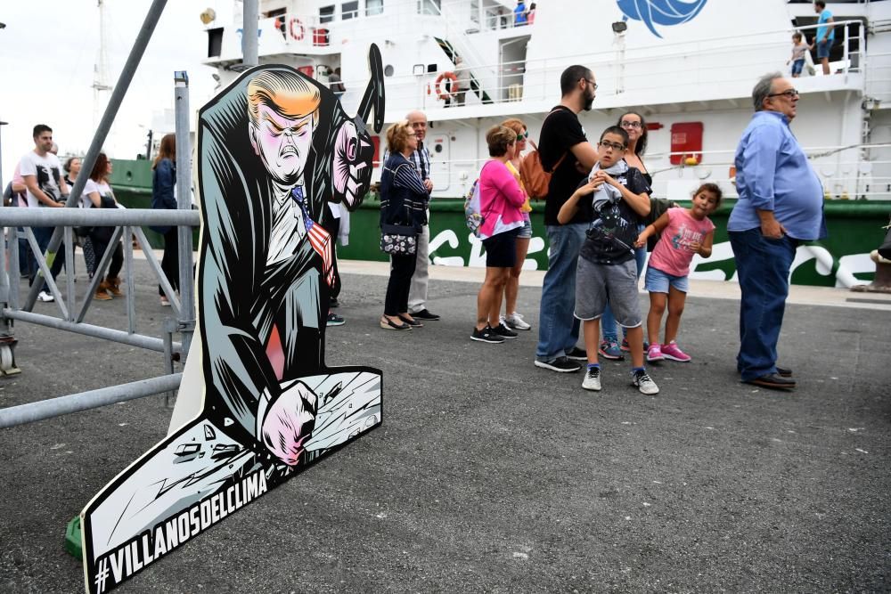 El barco Esperanza de Greenpeace en A Coruña