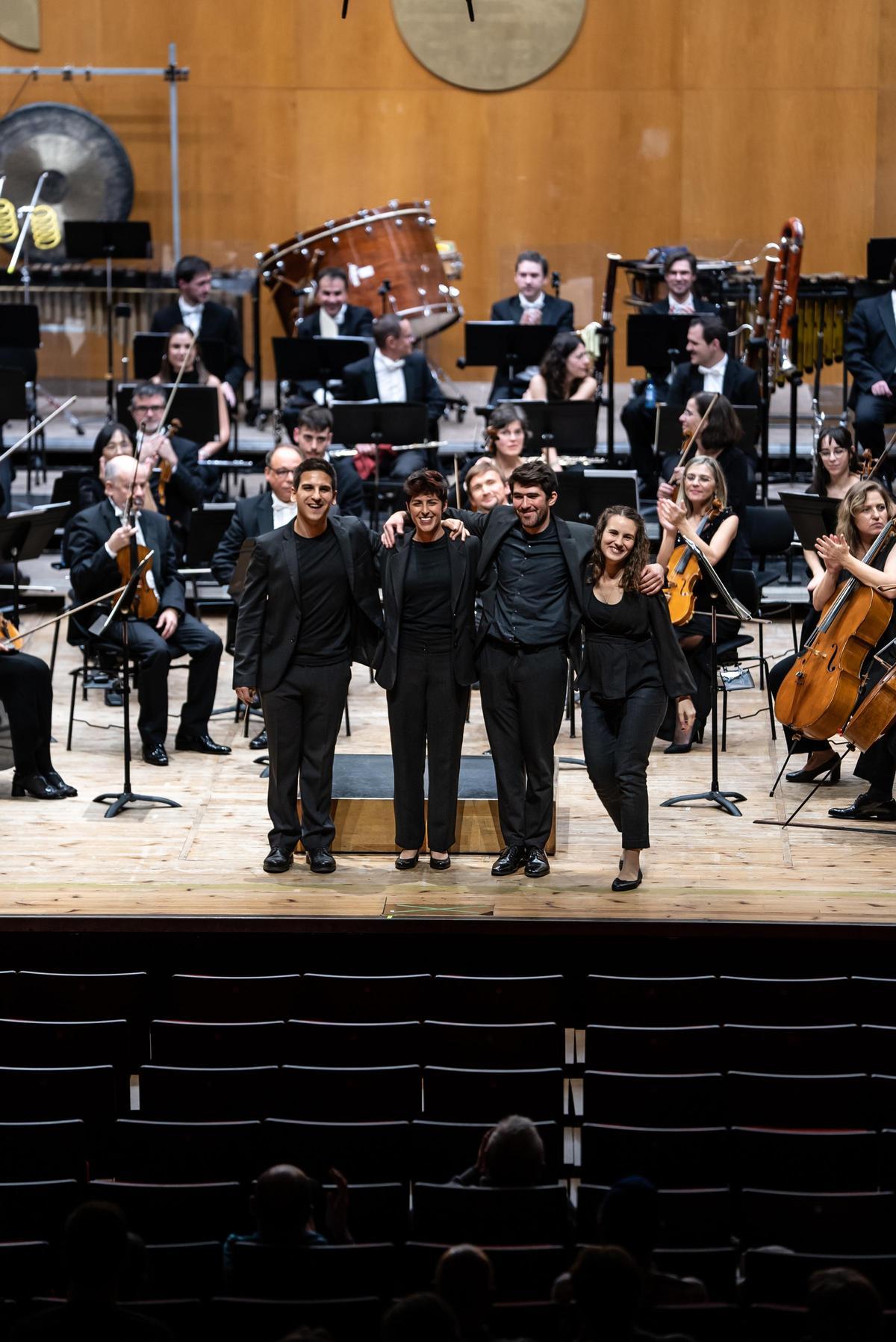 Los cuatro finalistas al término de la prueba en el Auditorio de Galicia