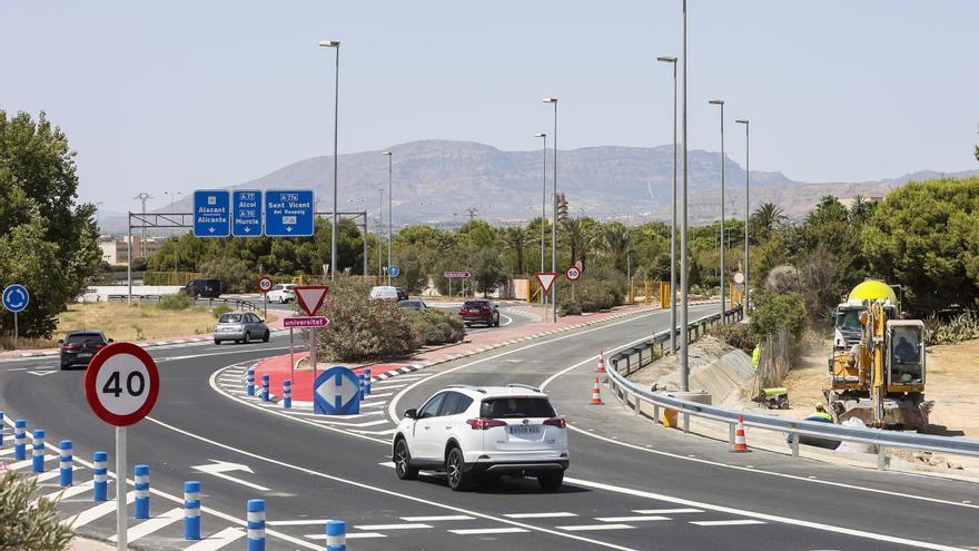 La Universidad de Alicante diseñará una rotonda en el acceso desde la autovía para desatascar el tráfico
