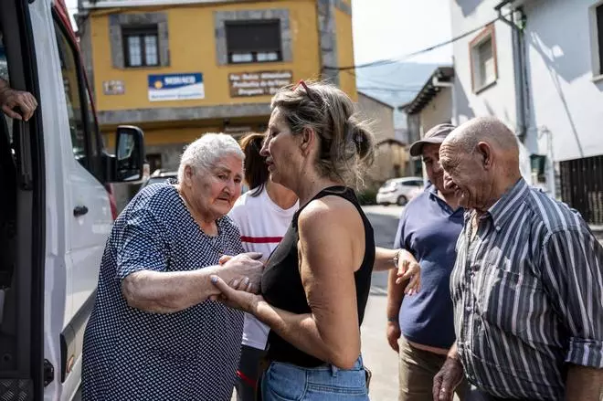 Así ha sido el regreso de los vecinos de Gargantilla a sus casas tras el desalojo por el incendio de Jarilla