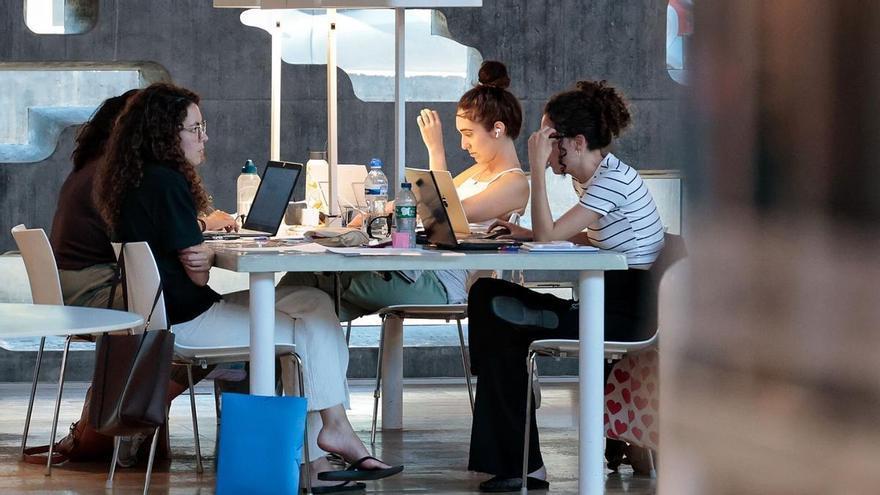 La paradoja de Canarias en PISA: los alumnos sobresalen en curiosidad y perseverancia pese a sus bajos resultados