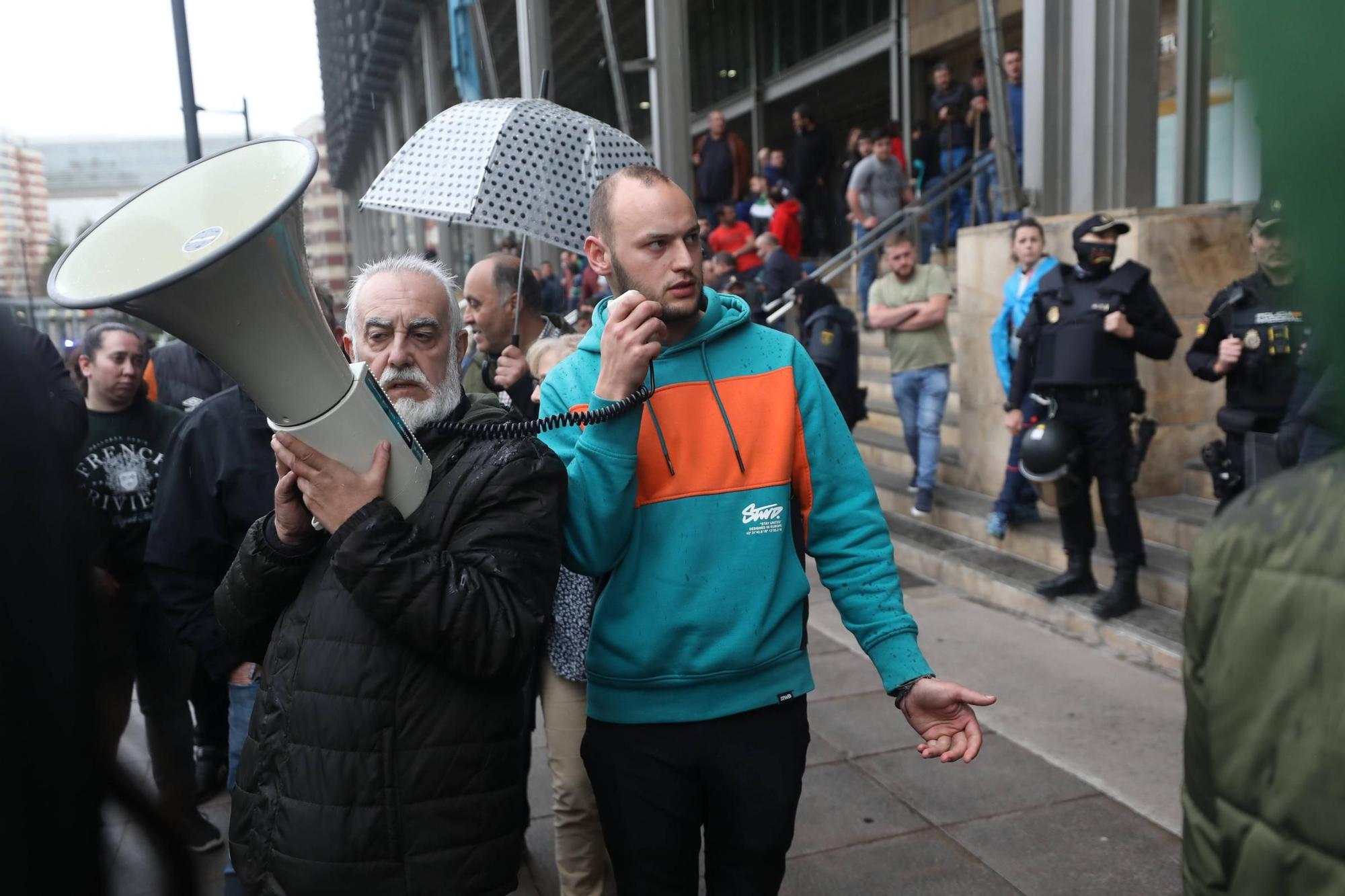 Protestas de los ganaderos y agricultores en Oviedo