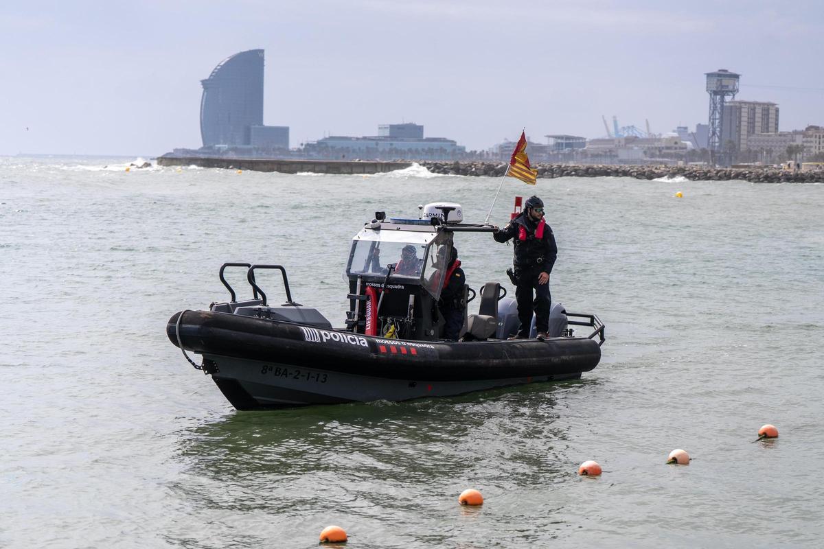 Dispositivo de búsqueda de Jimmy en la costa de Barcelona.
