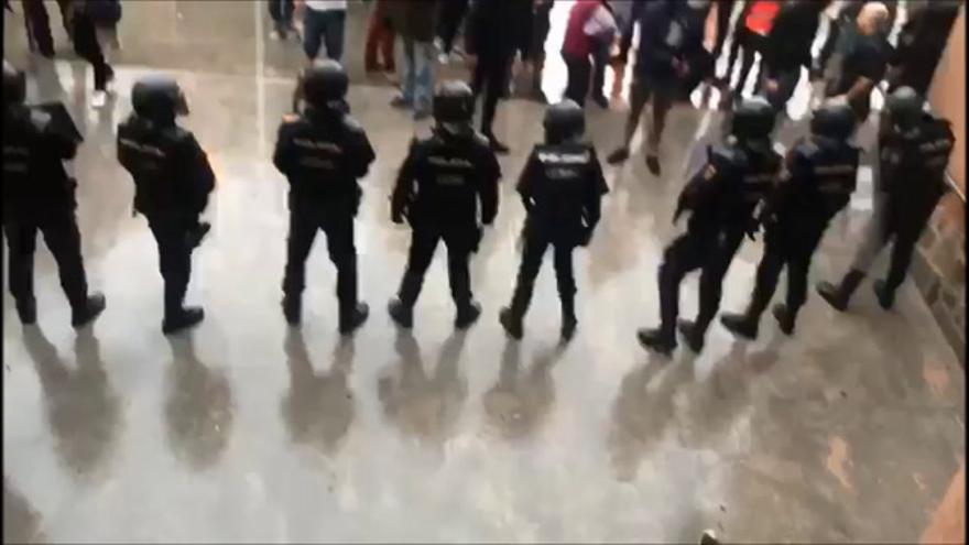 Desalojo del colegio Ramón Llull de Barcelona