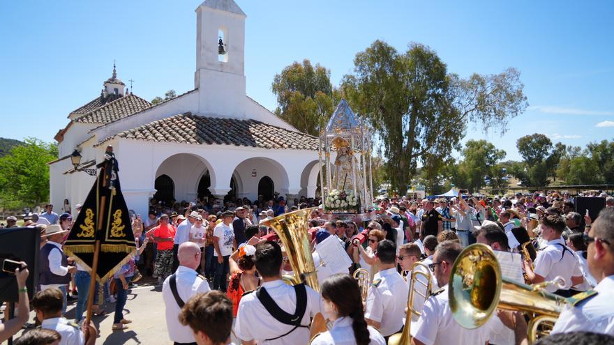 La Virgen de Veredas reúne a una multitud de personas en su romería de Torrecampo