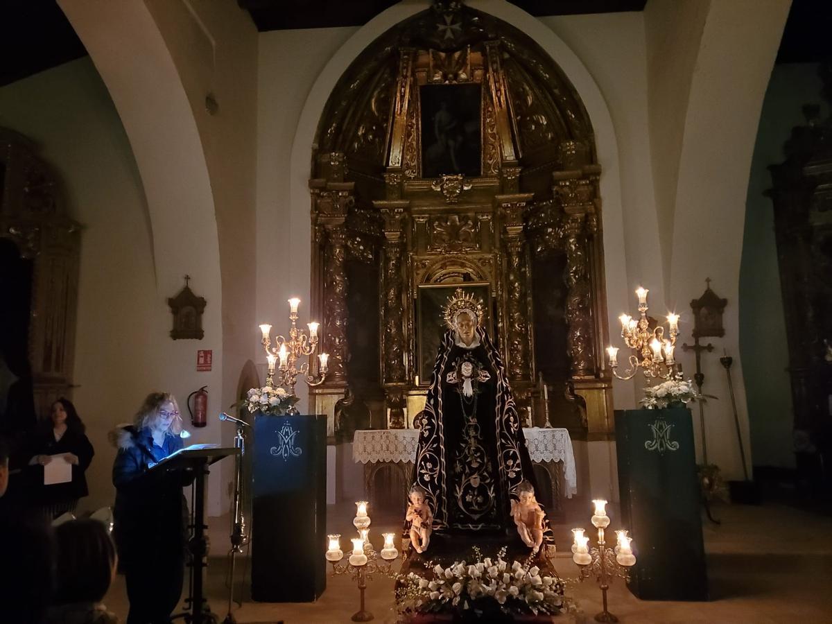 GALERÍA | Besamanos a la Virgen de la Soledad de Toro en la iglesia de Santa Catalina