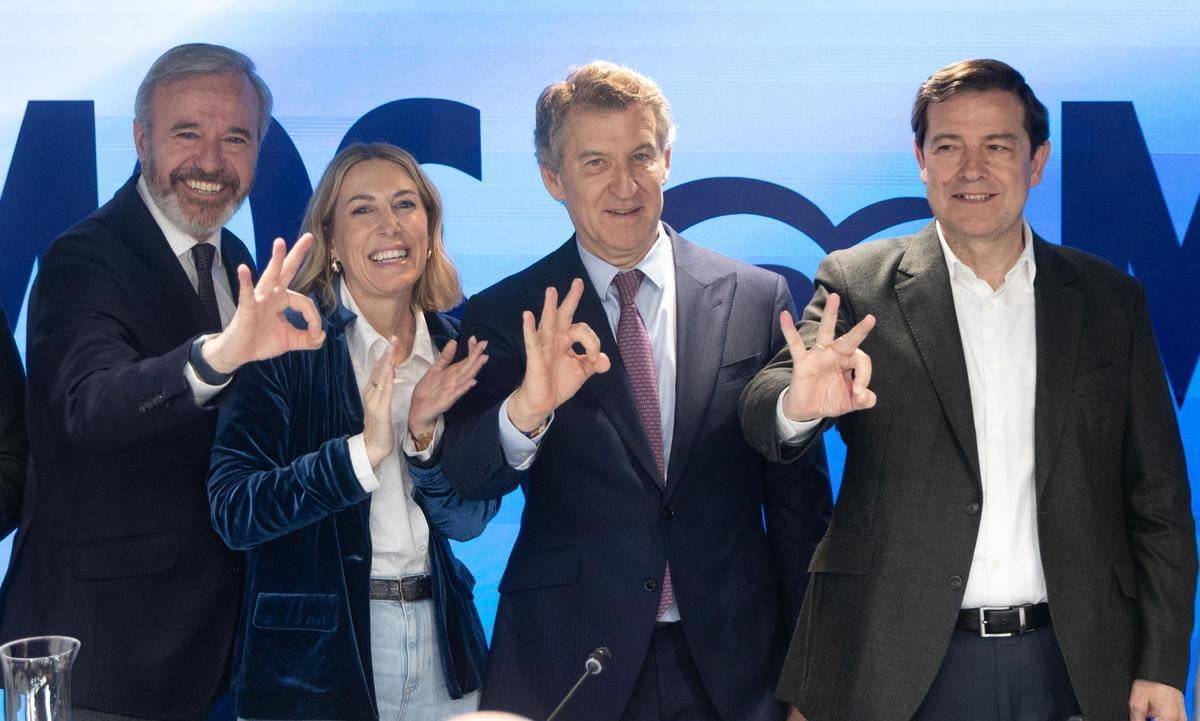 (I-D) El presidente del Partido Popular en Aragón, Jorge Azcón, la presidenta de Extremadura en Funciones, María Guardiola, el presidente del Partido Popular, Alberto Núñez Feijóo, y el presidente de la Junta de Castilla y León, Alfonso Fernández Mañueco,