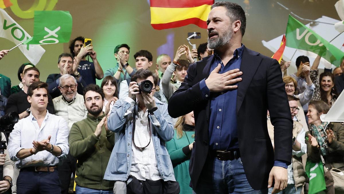 El líder de Vox, Santiago Abascal, durante su discurso en la asamblea general.