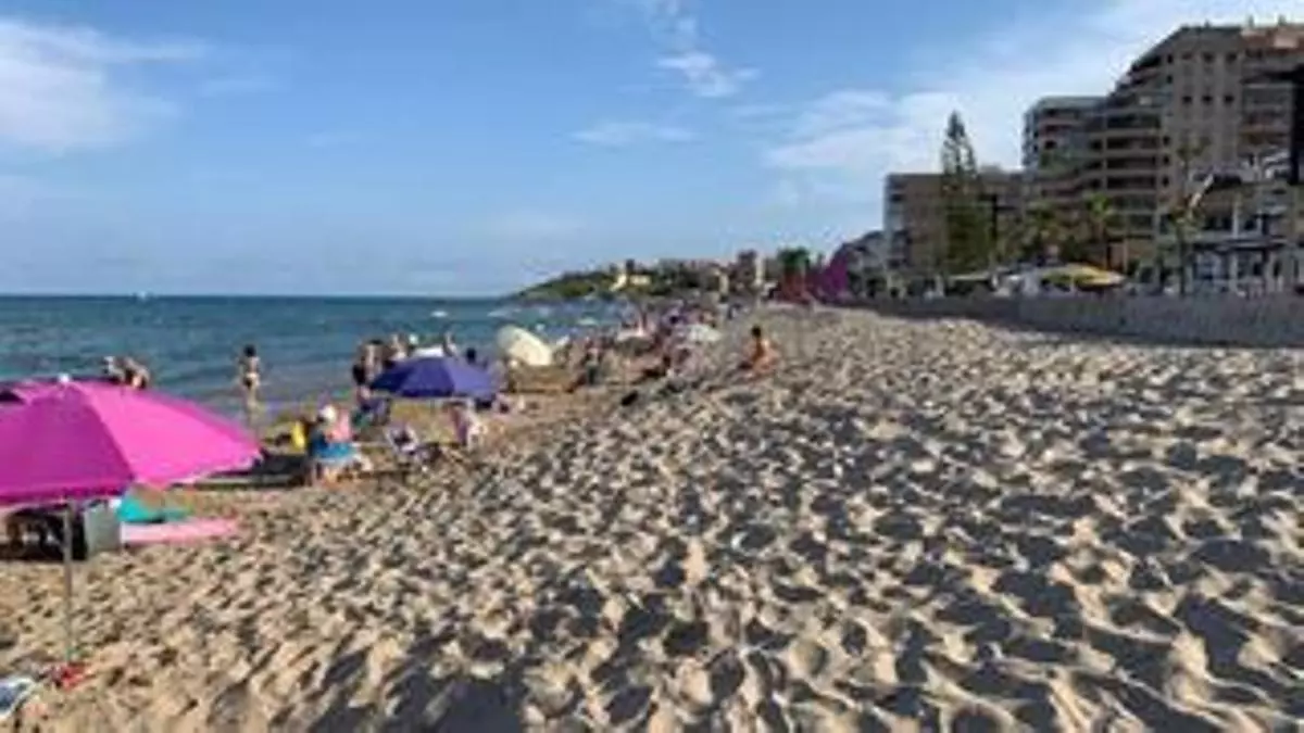La 'playa de los escalones' de Castellón mejora su aspecto: necesita más arena para salvar el verano