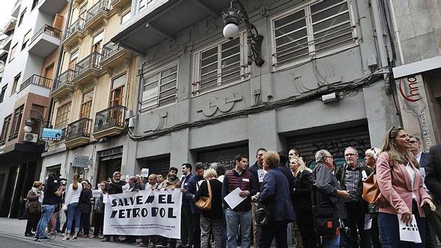 Protesta ciudadana para salvar el antiguo cine Metropol.