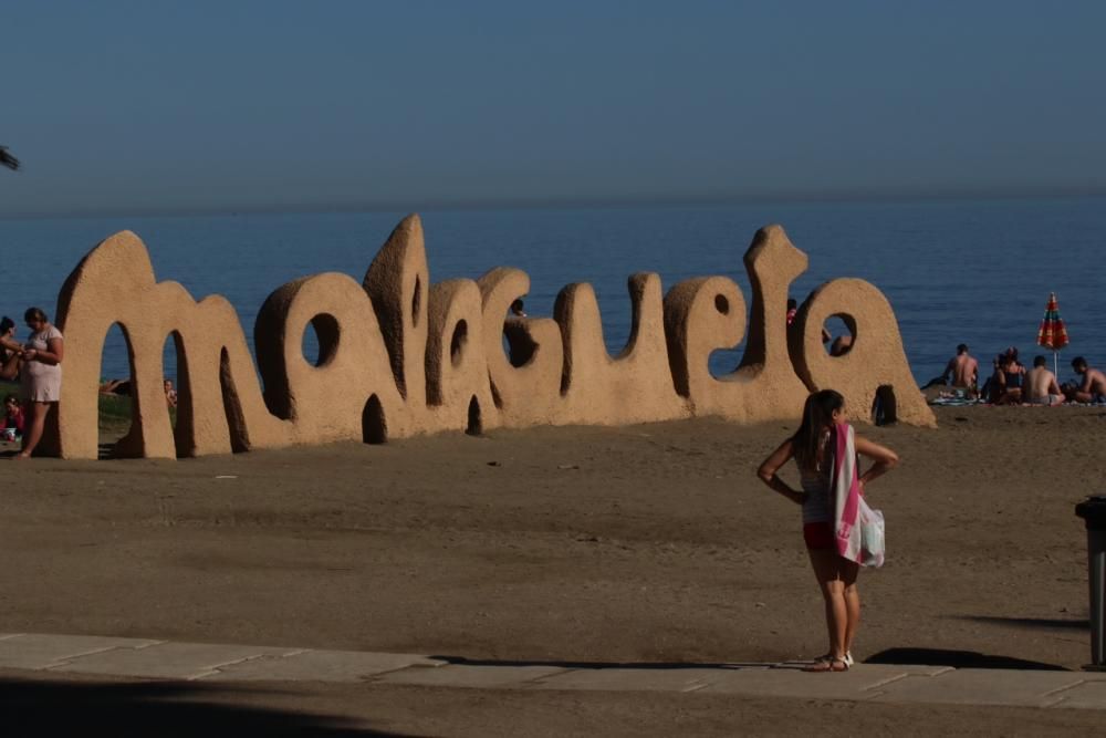 La subida de las temperaturas de los últimos días, que tendrá el sábado sus máximas, ha llevado a muchos malagueños a las playas de la capital