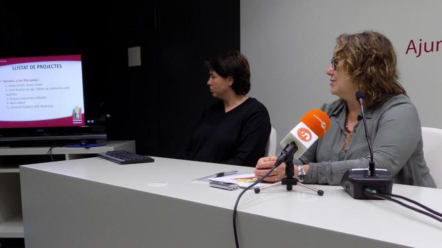 La regidora Mireia Estefanell, a la dreta, amb la tècnica de Participació Ciutadana Montserrat Gibert