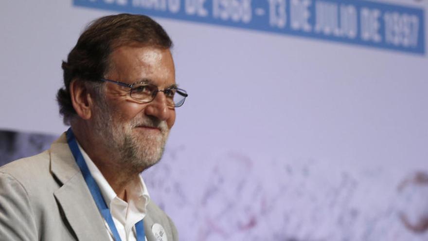Rajoy insta Puigdemont a desconnectar del &quot;deliri&quot; i connectar amb la llei