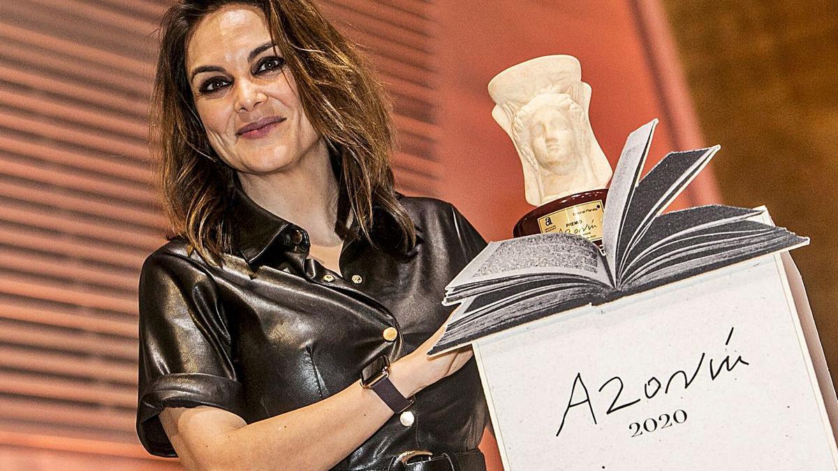 La periodista y escritora ilicitana Mónica Carrillo, ganadora del Premio Azorín del pasado año. | PILAR CORTÉS