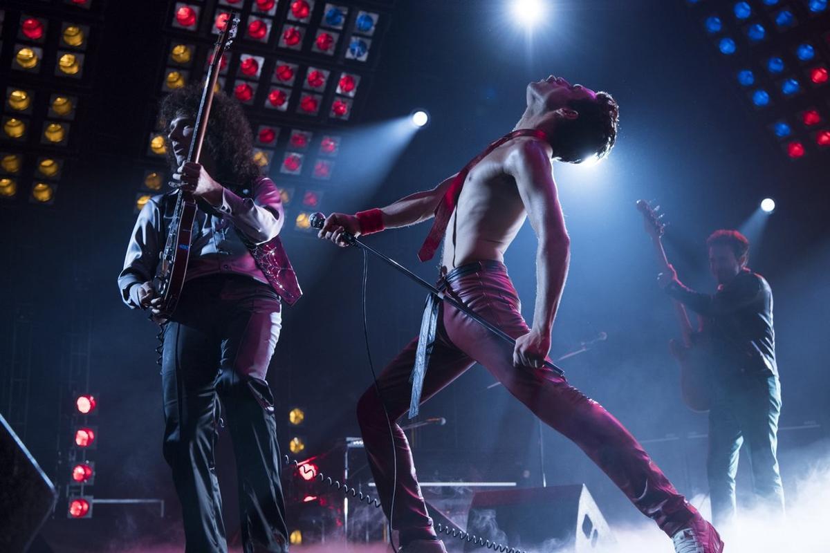 Una imagen del filme ’Bohemian Rhapsody’ con la banda en pleno concierto.