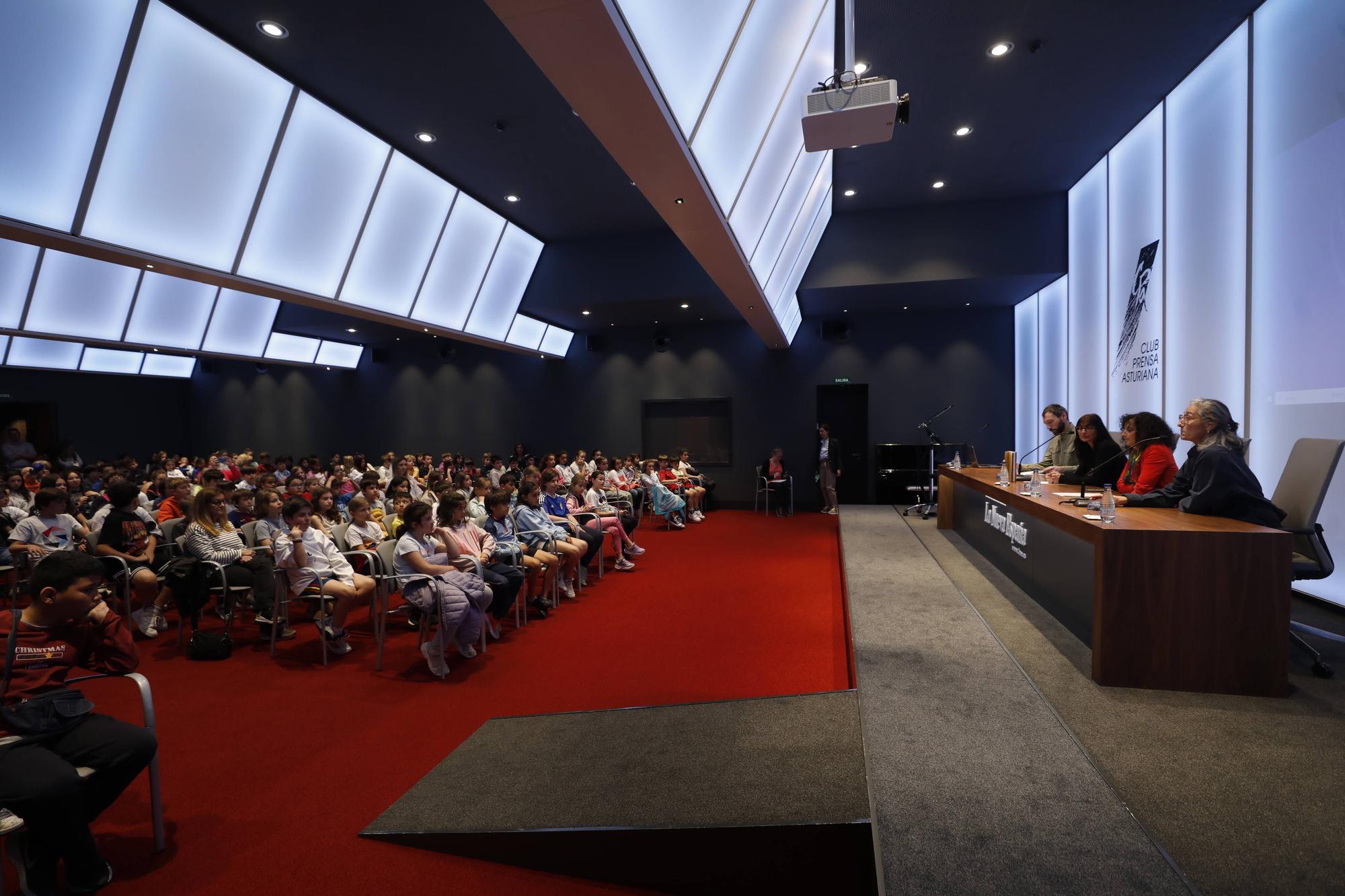 El colegio Gesta de Oviedo entrega los premios del concurso de microrrelatos que lleva el nombre de la escritora y exalumna Mónica Rodríguez