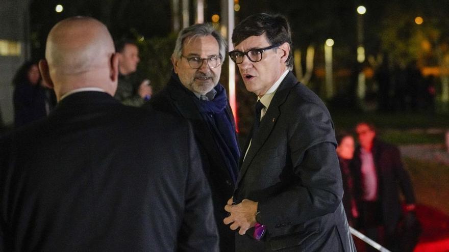 Familiares, empresarios y amigos acuden al tanatorio para despedirse de Isak Andic