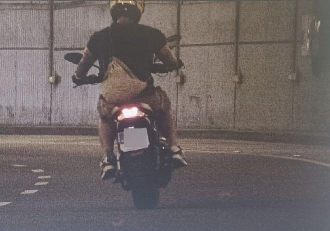 La Guardia Urbana caza a un motorista duplicando la velocidad máxima permitida en la Ronda del Guinardó
