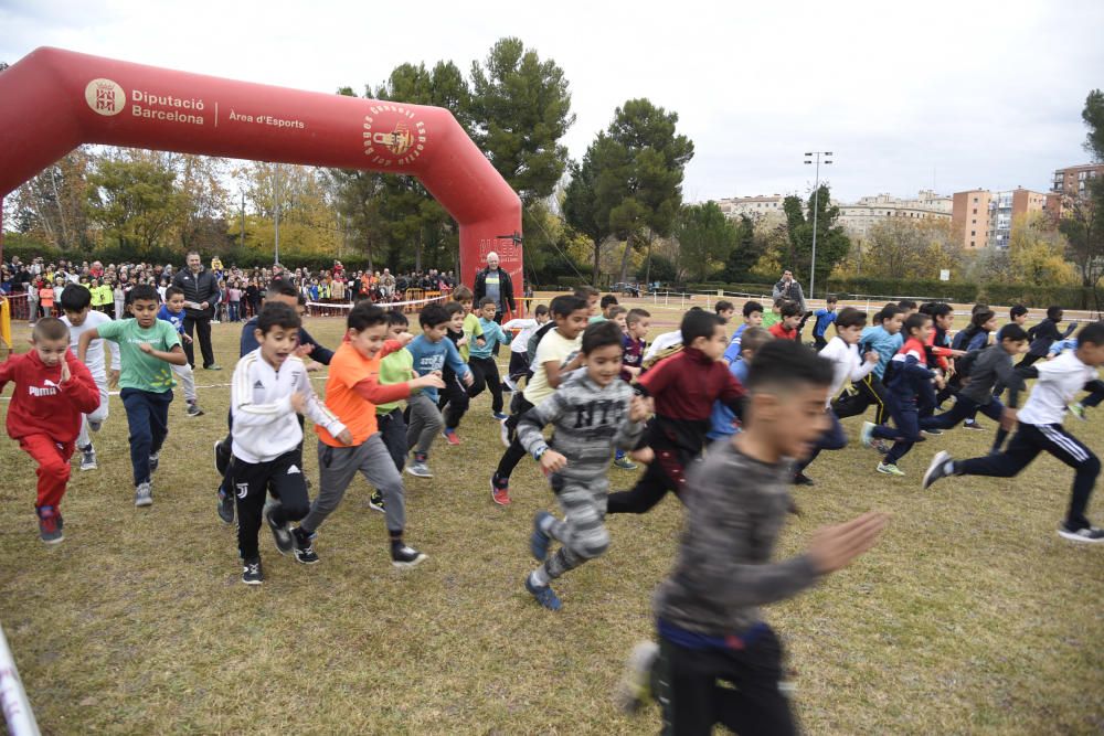 Uns 800 escolars donen relleu un any més al Cros de Manresa al Congost