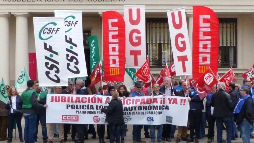 Los policías reclaman que se adelante la edad de jubilación