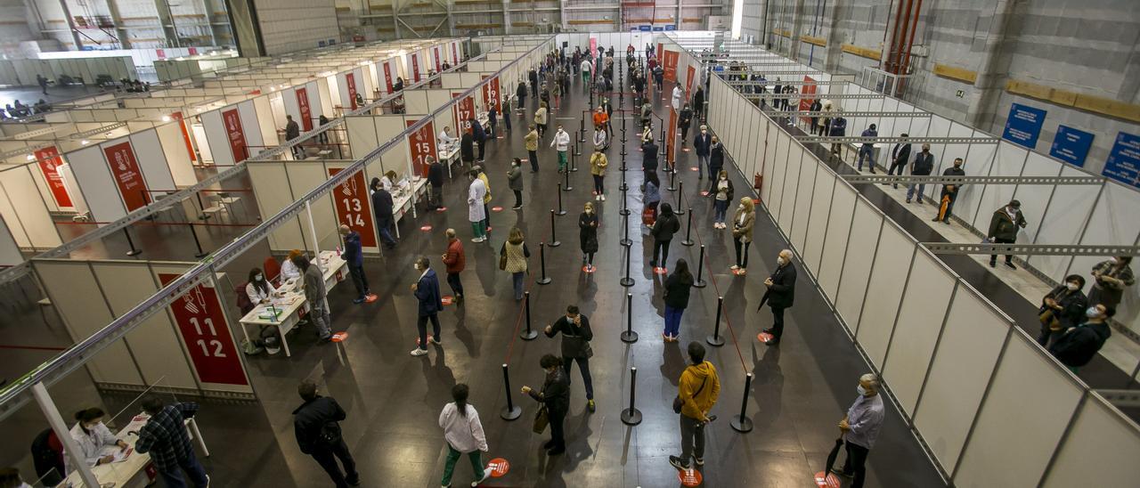 Vacunación frente al covid en las instalaciones de Ciudad de la Luz de Alicante