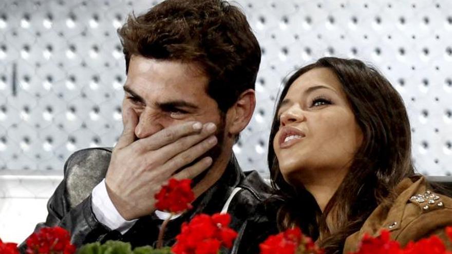 Casillas y Sara Carbonero, durante un partido de tenis en Madrid