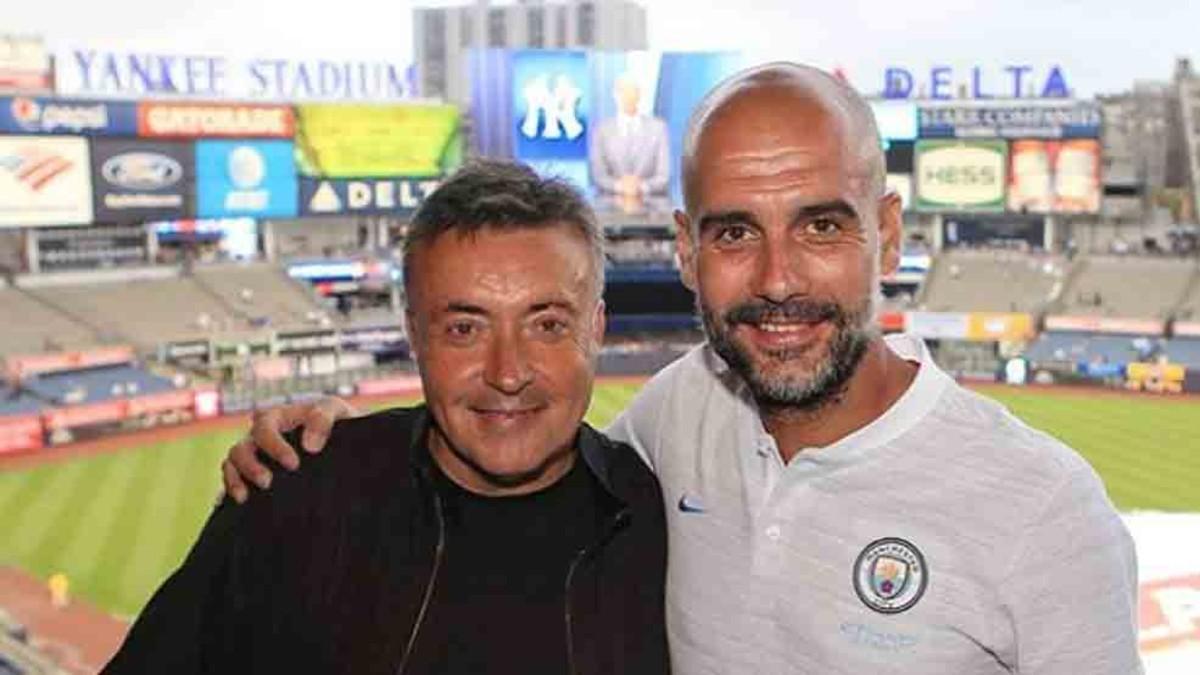 Guardiola junto a Domènec Torrent en el Yankee Stadium