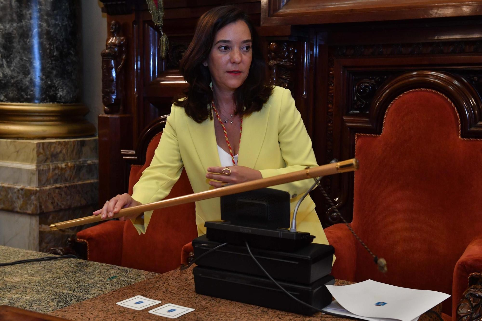 Investidura Inés Rey: La alcaldesa de A Coruña jura su cargo por ...